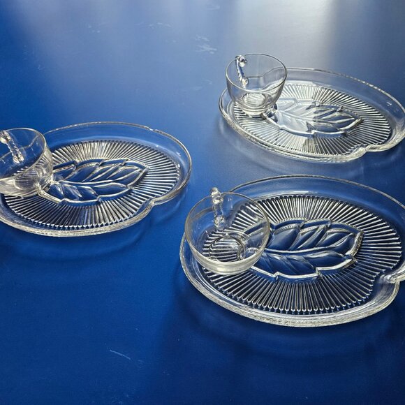 Vintage 1959 MCM Woolworth's 80th Anniversary Crystal Leaf Snack Set of 3 - Picture 1 of 3